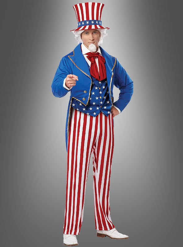 Diese Person trägt das „Uncle Sam Deluxe USA“-Kostüm – bestehend aus einem rot-weiß-blauen Zylinder, einem blauen Mantel, einer Weste mit Sternen und einer gestreiften Hose – und steht vor einem grauen Hintergrund. Damit ist es die perfekte Wahl für jede USA-Mottoparty oder als auffälliges Amerika-Kostüm.