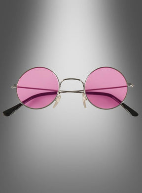 Die 70er-Jahre-Nickelbrille „Hippie Flower Power“ mit rundem silbernem Rahmen und rosa getönten Gläsern ist auf einem grauen Hintergrund mit Farbverlauf abgebildet.