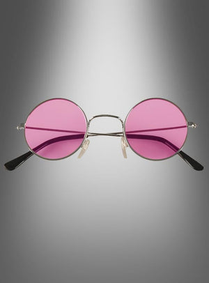 Die 70er-Jahre-Nickelbrille „Hippie Flower Power“ mit rundem silbernem Rahmen und rosa getönten Gläsern ist auf einem grauen Hintergrund mit Farbverlauf abgebildet.
