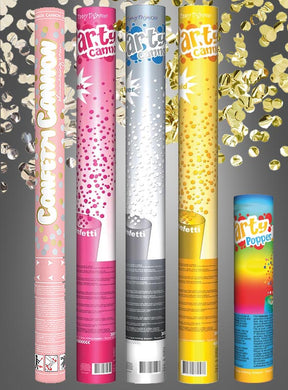 Fünf farbenfrohe Konfettikanonen in verschiedenen Farben und Größen sowie eine Party-Popper-Röhre stehen aufrecht vor einem grauen Hintergrund, während hinter ihnen goldenes Konfetti hervorquillt und so einen atemberaubenden Glamour-Effekt erzeugt.