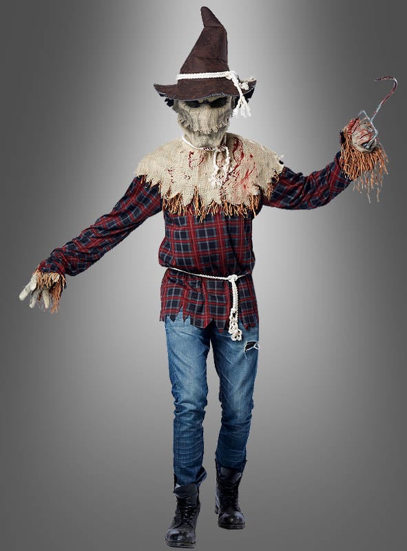 Eine Person, die das Herrenkostüm „Mörderische Vogelscheuche“ mit Ani-Motion-Maske trägt – bestehend aus einer Ani-Motion-Maske aus Sackleinen, einem karierten Hemd, Jeans, Stiefeln und einem spitzen Hut – und in einer Hand einen Metallhaken hält, steht vor einem grauen Hintergrund.