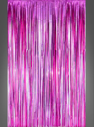 Die „Lametta Vorhang 200–250 cm Party-Deko“ besteht aus einem glänzenden, rosa Metallic-Fransenvorhang, der senkrecht vor einem einfarbigen Hintergrund hängt und sich perfekt eignet, um jeder Feier eine festliche Note zu verleihen.