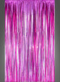 Die „Lametta Vorhang 200–250 cm Party-Deko“ besteht aus einem glänzenden, rosa Metallic-Fransenvorhang, der senkrecht vor einem einfarbigen Hintergrund hängt und sich perfekt eignet, um jeder Feier eine festliche Note zu verleihen.