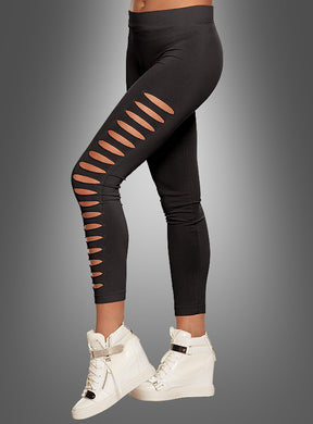 Zeig dich in den Schlitz-Leggings im 80er-Jahre-Look – mit horizontalen Ausschnitten an einem Bein und einem eleganten schwarzen Finish, hier kombiniert mit weißen High-Top-Sneakern vor grauem Hintergrund. Perfekt für ein 80er-Jahre-Kostüm oder um deinem Alltagsoutfit einen ausgefallenen Touch zu verleihen.