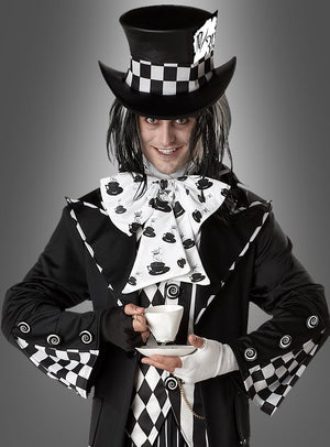 Eine Person in einem „Dunkler verrückter Hutmacher“-Kostüm hält eine Teetasse in der Hand und trägt einen großen Zylinder, eine gemusterte Fliege sowie eine Jacke mit karierten und spiralförmigen Details auf grauem Hintergrund – perfekt für Fans, die ein authentisches Herrenkostüm zu „Alice im Wunderland“ oder ein auffälliges Paarkostüm suchen.