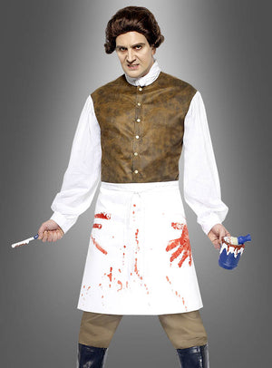 Ein Mann in einer braunen Weste, einem weißen Hemd und der mit Blutflecken übersäten „Sweeney Todd – Der Serienmörder-Friseur“-Schürze hält ein Rasiermesser und einen Rasierpinsel in der Hand – sein intensiver Blick rundet diesen auffälligen, teuflischen Friseur-Look ab, der perfekt für Halloween ist.