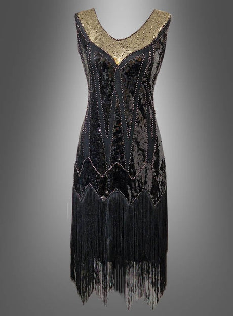 Figurbetontes Paillettenkostüm „Mary“ im Stil der 20er Jahre – ein ärmelloses schwarzes Flapperkleid mit silbernem Ausschnitt und Fransen am Saum, inspiriert vom klassischen Charleston-Paillettenkleid, präsentiert vor einem schlichten grauen Hintergrund.
