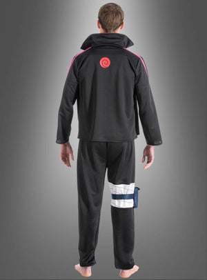 Eine barfüßige Person, die das „Boruto-Kostüm für Erwachsene aus Naruto“ trägt – eine schwarze Jacke und Hose mit weißen Streifen –, steht mit dem Rücken zum Betrachter vor einem grauen Hintergrund mit Farbverlauf und verkörpert damit perfekt den ikonischen Anime-Cosplay-Look.