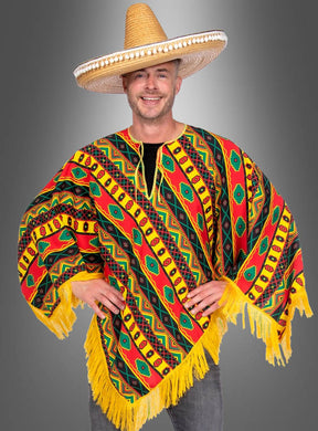 Ein Mann, der einen großen Strohsombrero und den farbenfrohen „Mexikaner“-Poncho „Juan“ mit gelben Fransen trägt, steht lächelnd vor einem grauen Hintergrund mit Farbverlauf – perfekt für jede „Fiesta Mexicana“ oder als klassisches mexikanisches Kostüm.