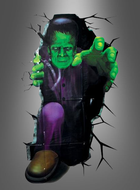 Verleihen Sie Ihrer Halloween-Dekoration einen dramatischen Touch mit der „Halloweendeko Wandfolie 100 cm Wallbreaker“: Darauf ist ein grünes Frankenstein-Monster zu sehen, das durch eine rissige Wand bricht, die Arme ausstreckt und heraustritt. Diese auffällige Wanddekoration ist perfekt, um Ihr Spukhaus zum Leben zu erwecken!.