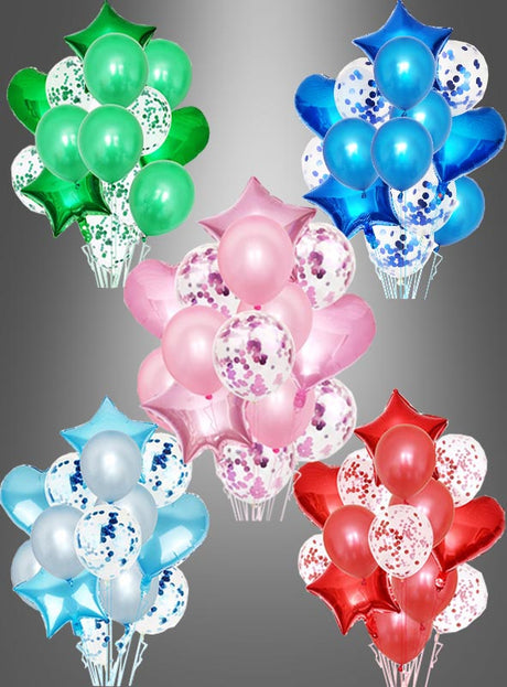 Fünf farbenfrohe Luftballonsträuße in verschiedenen Farben – Grün, Blau, Rosa, Weiß und Rot – mit sternförmigen Luftballons und Konfetti-Luftballons vor einem grauen Farbverlaufshintergrund – perfekte Heliumballons für eine stilvolle Geburtstagsdekoration.