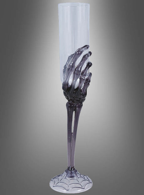 Das elegante Sektglas „Skeletthand“ in schmaler Form besticht durch ein Skeletthand-Design, das den Stiel und den Fuß ziert, vor einem grauen Farbverlaufshintergrund – und ist damit die perfekte, auffällige Halloween-Partydekoration. Dieses unverwechselbare Glas verleiht jeder Feier einen geheimnisvollen und zugleich eleganten Touch.