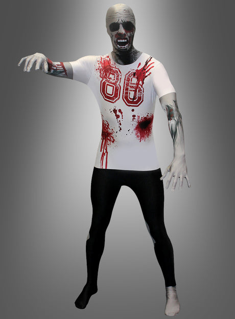 Eine Person, die ein „Morphsuit Zombie“-Halloween-Kostüm trägt – bestehend aus einem blutbefleckten Hemd, schwarzen Leggings, einem bemalten Gesicht und ausgestreckten Armen –, posiert vor einem grauen Hintergrund mit Farbverlauf.