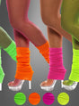 Vier Beine in leuchtenden Neon-Netzstrumpfhosen, kombiniert mit passenden Beinstulpen in Neonfarben im 80er-Jahre-Stil – in kräftigem Grün, Orange und Pink – und dazu transparente High Heels. Perfekt für jede 80er-Jahre-Party oder als i-Tüpfelchen für dein auffälliges 80er-Jahre-Outfit. Unten sind drei auffällige Farbmuster abgebildet.