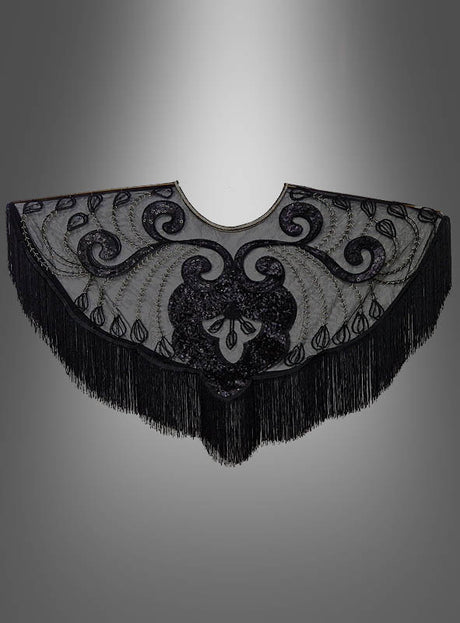 20er-Überwurf mit Fransen und Pailletten – ein schwarzer, halbkreisförmiger Schal mit kunstvoller Stickerei und glänzenden Pailletten, präsentiert vor einem grauen Farbverlauf. Dieses elegante Accessoire erinnert an ein Charleston-Kleid oder einen Überwurf aus den 20er Jahren und ist perfekt, um Ihr Flapper-Kostüm zu vervollständigen.