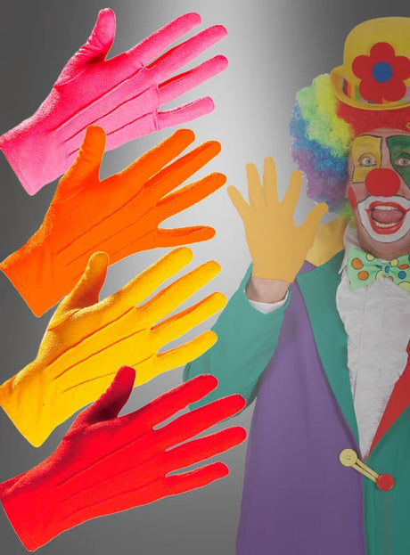 Eine Person in einem Clownskostüm hebt eine behandschuhte Hand; links davon liegen vier bunte Handschuhe – „Kurze Handschuhe verschiedene Farben“ – in Pink, Orange, Gelb und Rot. Diese kurzen Handschuhe verleihen dem Ganzen eine verspielte Note und eignen sich daher perfekt für jedes Karnevalskostüm.