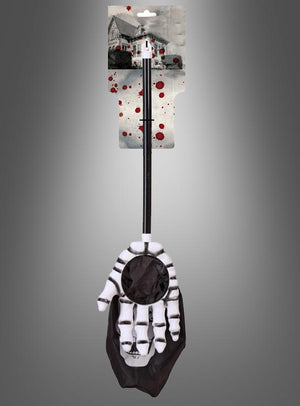 Eine Neuheit: der „Sammelbeutel am Stab Halloween“ mit einer Skelett-Greifhand und einem schwarzen Griff, präsentiert in einer Verpackung mit roten Spritzern und einer Hausillustration – ideal zum Sammeln von Süßigkeiten oder um Ihrem Halloween-Beutel einen gruseligen Touch zu verleihen.