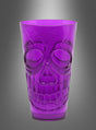Das Halloween-Trinkglas mit Totenkopf ist ein durchscheinendes, violettes Glas mit einem eingeprägten Totenkopf-Motiv und eignet sich daher perfekt als Dekoration für Ihre nächste Halloween-Party.