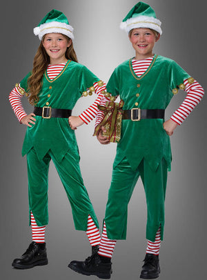 Zwei Kinder, die fröhliche „Grüner Weihnachtself“-Kinderkostüme mit gestreiften Hemden und Mützen tragen, stehen nebeneinander vor einem grauen Hintergrund und lächeln. Dieses bezaubernde Kostüm-Set eignet sich perfekt für festliche Anlässe und Weihnachtsfotoshootings.