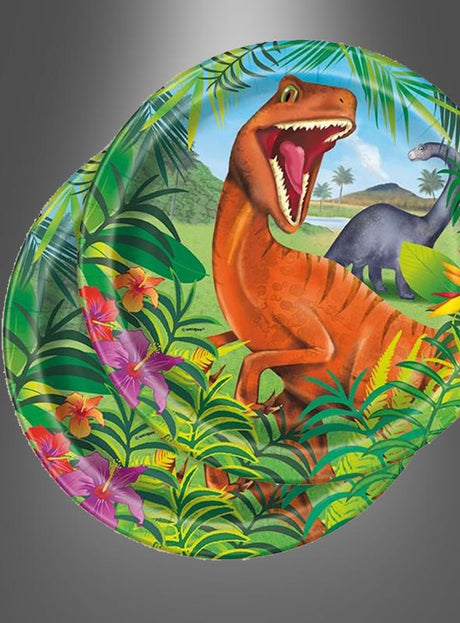 8 Stück Dino-Papp-Teller, 22 cm, mit bunten Dinosaurier-Motiven und tropischen Pflanzen; im Vordergrund ein orangefarbener Dinosaurier, im Hintergrund ein blauer Dinosaurier.