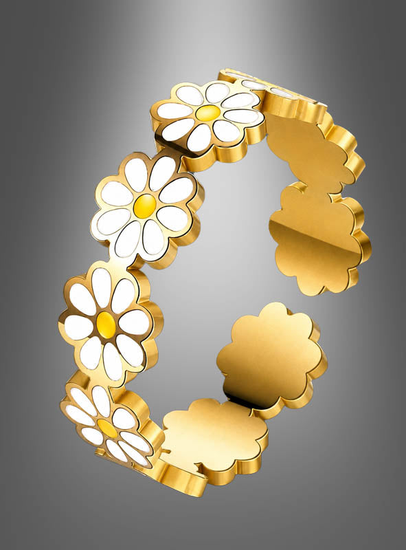 Der „Margeriten Ring verstellbar“ ist ein offener Goldring, der mit margeritenförmigen Anhängern verziert ist, deren Blütenblätter aus weißem Emaille bestehen und deren gelbe Blütenmitte sich von einem grauen Hintergrund abhebt – ein bezauberndes Beispiel für Hippie-Schmuck. Dank seines verstellbaren Designs sitzt er bequem an jeder Fingergröße.