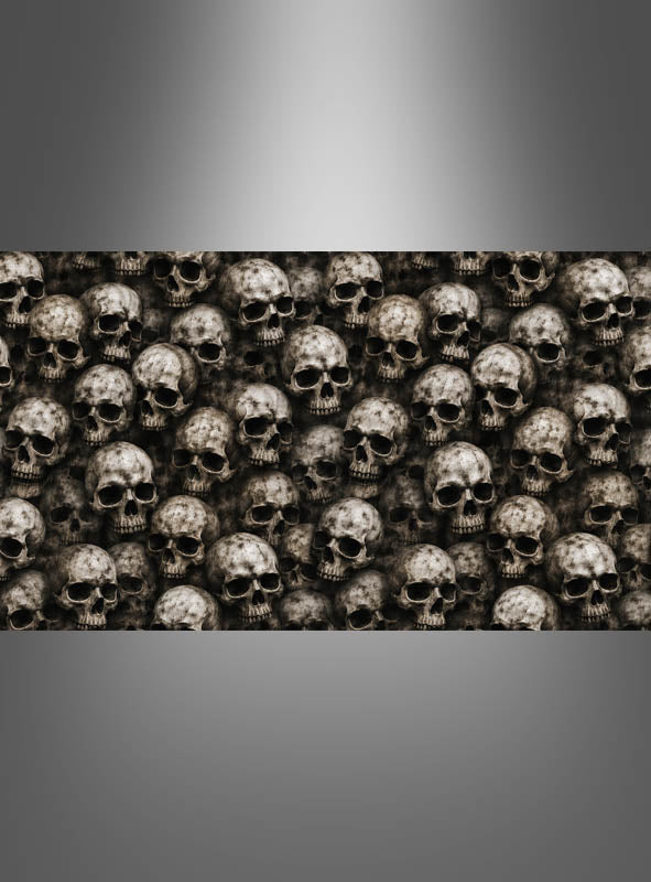 In der Bildmitte ist ein dichter Haufen menschlicher Schädel zu sehen, umgeben von einem grauen Farbverlauf – damit ist das Stoffbanner „Totenschädel“ (80 x 400 cm) zur Halloween-Dekoration die ideale Wahl für alle, die auf der Suche nach einem gruseligen Totenkopf-Motiv für ihre Halloween-Dekoration sind.