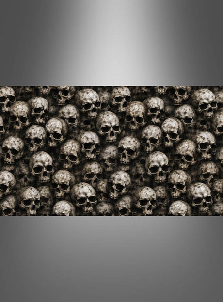 In der Bildmitte ist ein dichter Haufen menschlicher Schädel zu sehen, umgeben von einem grauen Farbverlauf – damit ist das Stoffbanner „Totenschädel“ (80 x 400 cm) zur Halloween-Dekoration die ideale Wahl für alle, die auf der Suche nach einem gruseligen Totenkopf-Motiv für ihre Halloween-Dekoration sind.