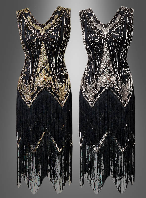 Zwei ärmellose, knielange Flapperkleider mit aufwendiger Perlenstickerei und Fransen – zum einen ein schimmerndes „Deluxe Flapperkleid 2-reihige Fransen Iris“ mit goldenen Akzenten, zum anderen ein umwerfendes „Charleston-Kleid“ mit silbernen Akzenten – sind nebeneinander vor einem grauen Hintergrund ausgestellt.