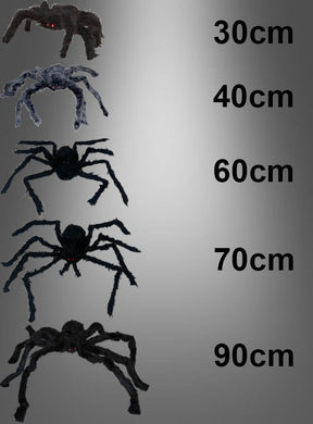 Fünf Spinnen (30–90 cm) als Halloween-Dekoration aus schwarzem Kunstfell sind auf grauem Hintergrund abgebildet und nach steigender Größe angeordnet – 30 cm, 40 cm, 60 cm, 70 cm und 90 cm – perfekt als Riesenspinnen für Ihre Halloween-Dekoration.