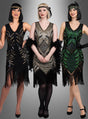 Drei Frauen stehen Seite an Seite in stilvollen, glamourösen Flapper-Kleidern namens „Vivian“; sie tragen ikonische Fransenkleider und Stirnbänder, die von der Mode der 20er Jahre inspiriert sind, und posieren elegant vor einem grauen Hintergrund mit Farbverlauf.