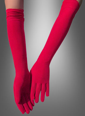 Zwei Arme, geschmückt mit den „Lange Handschuhe 40 cm für Damen“ in leuchtendem Rot, sind vor einem grauen Hintergrund mit Farbverlauf an den Handgelenken elegant verschränkt.