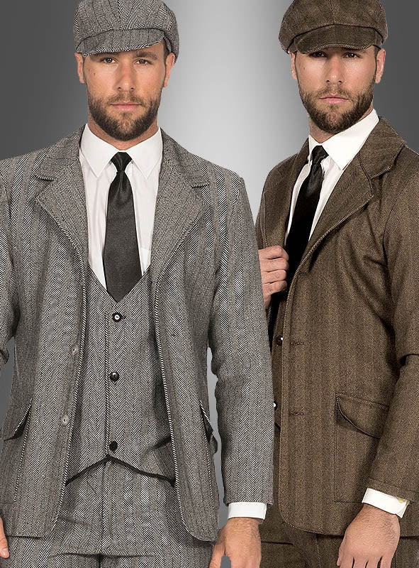 Zwei Männer in Anzügen im Vintage-Stil, mit Schirmmützen und Krawatten – der eine in einem grauen „Herren Jackett 20er Jahre“ in Braun oder Grau mit dezenten Fischgrätmuster-Details an der Jacke, der andere in Braun – stehen nebeneinander vor einem Hintergrund mit Farbverlauf.