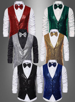 Vor einem grauen Hintergrund sind sechs Herrenoutfits zu sehen, bestehend aus weißen Hemden und dazu passenden Paillettenwesten sowie Fliegen in den Farben Rot, Grün, Silber, Gold, Schwarz und Blau.