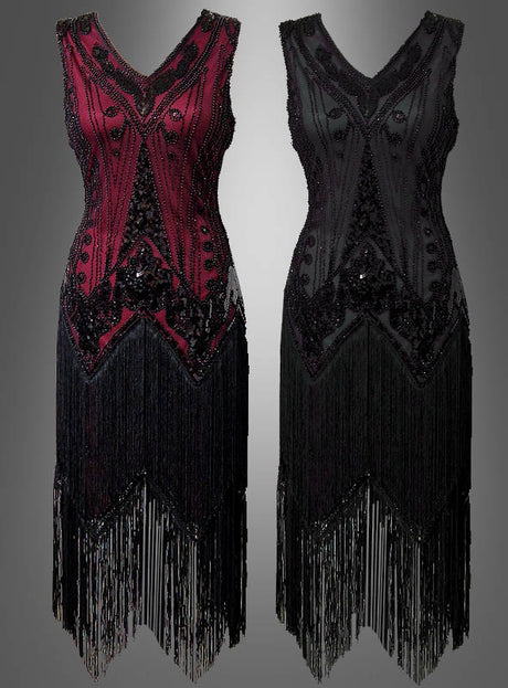 Zwei ärmellose, mit Perlen bestickte „Luxus Flapperkleid Doppelreiher Iris“-Kleider mit Fransen – das eine in auffälligem Burgunderrot und Schwarz, das andere ganz in klassischem Schwarz – versetzen den Betrachter in den Glamour der 20er Jahre. Beide Flapperkleider mit Fransen werden vor einem grauen Hintergrund mit Farbverlauf präsentiert.