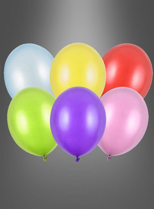 Sechs hochwertige, besonders strapazierfähige Latexballons in den Farben Blau, Gelb, Rot, Grün, Lila und Rosa sind auf einem grauen Hintergrund gruppiert.