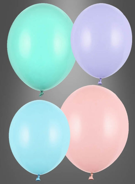 Vier Premium-Luftballons in Pastellfarben – grün, lila, blau und rosa – sind in einem quadratischen Muster vor einem grauen Hintergrund mit Farbverlauf angeordnet.