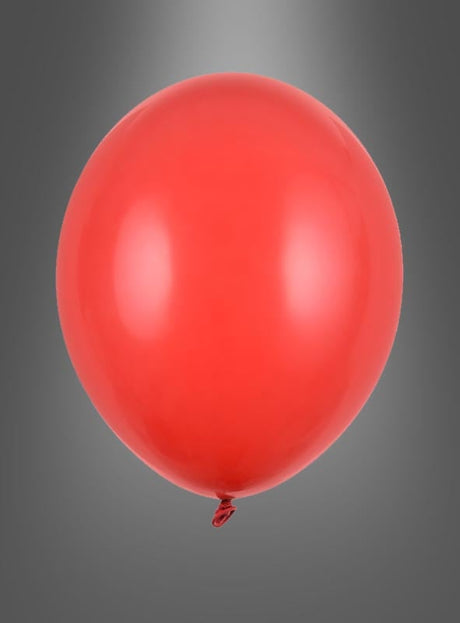 Ein einzelner Ballon der Serie „Premium Luftballons in Pastellfarben“ in Rot, der vor einem einfarbigen grauen Hintergrund mit Farbverlauf schwebt.