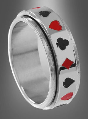 Ein „Casino Ring“ in Silber oder Gold mit roten und schwarzen Spielkartensymbolen – Herz, Kreuz, Karo und Pik – auf einem weißen Band, der sich ideal als Accessoire für jede Las-Vegas-Party-Kollektion eignet.