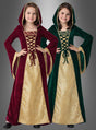 Zwei Mädchen in mittelalterlichen Kapuzenkleidern – das eine in Rot und Gold, das andere in Grün und Gold – stehen Seite an Seite, die Hände in die Hüften gestemmt. Jedes „Mittelalter-Kleid Margret“ verkörpert auf wunderschöne Weise den Charme eines klassischen mittelalterlichen Kostüms und ist damit die perfekte Wahl für alle Damen, die auf der Suche nach zeitloser Eleganz sind.