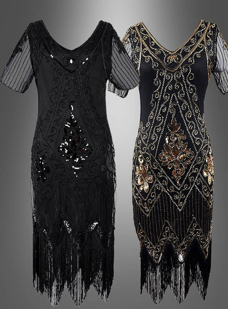 Zwei knielange Flapper-Kleider im Stil der 1920er Jahre mit Fransenbesatz – perfekt für eine 20er-Jahre-Party: Das eine ist das elegante „20er-Paillettenkleid mit transparenten Ärmeln Gitta“ in Schwarz, das sich durch transparente kurze Ärmel auszeichnet und mit goldenen Perlen und Pailletten verziert ist, während das andere klassische schwarze Kleid schicke Perlenverzierungen aufweist. Beide Modelle verfügen über kurze, transparente Ärmel, die den authentischen Vintage-Look vervollständigen.