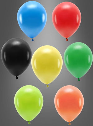 Sieben farbenfrohe „Luftballons Partydeko biologisch abbaubar“ in Blau, Rot, Schwarz, Gelb, Grün, Hellgrün und Orange bringen Farbe in Ihre Partydekoration vor einem grauen Hintergrund mit Farbverlauf.