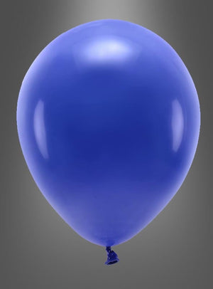 Ein einzelner blauer Luftballon „Partydeko“ – biologisch abbaubar, perfekt für Partydekorationen oder als Luftballon zum Geburtstag – ist aufgeblasen und schwebt vor einem schlichten grauen Hintergrund. Dieser Luftballon ist biologisch abbaubar und somit eine festliche und umweltfreundliche Wahl.