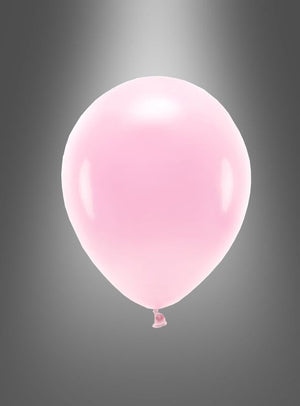 Ein einzelner rosa Luftballon von „Luftballons Partydeko“ – biologisch abbaubar – schwebt vor einem grauen Hintergrund mit Farbverlauf und bietet eine stilvolle und umweltfreundliche Dekorationsmöglichkeit für jede Geburtstagsfeier.