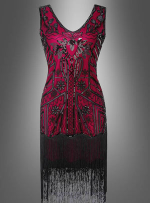 Deluxe-Paillettenkleid „May“ im Stil der 20er Jahre: Ein ärmelloses, burgunderrotes Flapper-Kleid mit schwarzen Perlenmustern und einem Fransenbesatz am Saum im Stil der 20er-Jahre-Mode, präsentiert vor einem schlichten grauen Hintergrund.