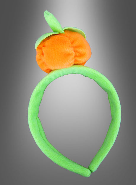 Kürbis-Haarreif-Kopfschmuck: Ein grünes Plüsch-Stirnband mit einem daran befestigten orangefarbenen Kürbis mit grünem Stiel, dargestellt vor einem grauen Farbverlaufshintergrund – das ideale Accessoire für dein Halloween-Kostüm.