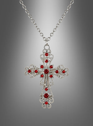 Eine Halskette mit dem Anhänger „Kreuz Kette mit roten Steinen“, die sich durch leuchtend rote Steine auszeichnet und vor einem sanften grauen Farbverlauf zur Geltung kommt, verkörpert die raffinierte Eleganz von Mittelalter Schmuck.