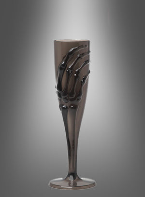 Verleihen Sie Ihrer nächsten Gothic-Party das gewisse Etwas mit dem „Skeletthand“-Sektglas (20 cm) – einem metallischen Sektglas, dessen Kelch von einer Skeletthand umschlungen wird, vor einem grauen Hintergrund mit Farbverlauf. Dank dieses einzigartigen Designs eignet es sich perfekt als einzigartige Halloween-Tischdekoration.