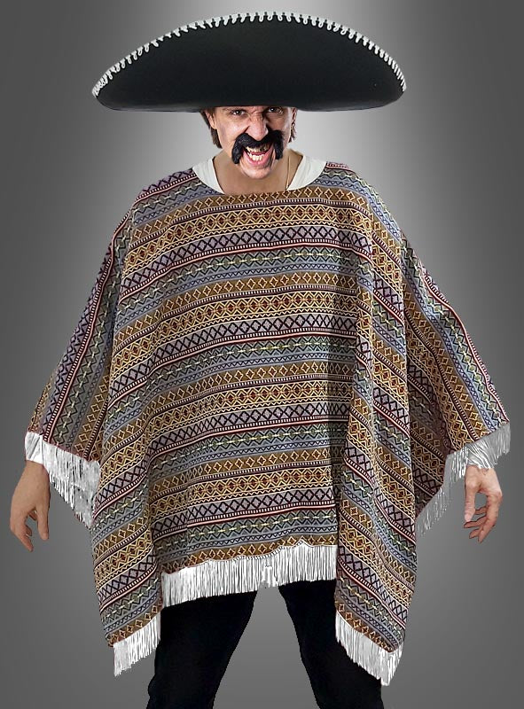 Eine Person, die einen großen schwarzen Sombrero, einen bunten „Mexikaner Poncho Deluxe“ in den Größen S bis XXXL mit Ethno-Muster sowie einen falschen Schnurrbart trägt, steht mit leicht ausgestreckten Armen vor einem grauen Hintergrund.