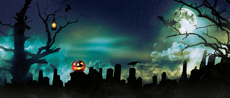 Ein Friedhof bei Nacht mit einer leuchtenden Kürbislaterne, kahlen Bäumen, herumfliegenden Fledermäusen, Vollmond und einer Laterne, die an einem Ast hängt.