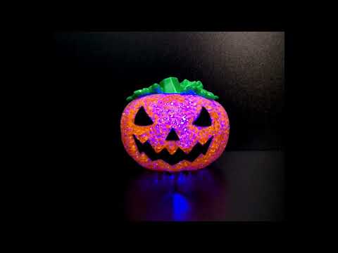 Leuchtender Halloween Kürbis mit Farbwechsel